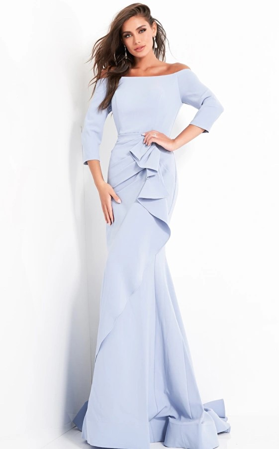 Model in mothers Dress
