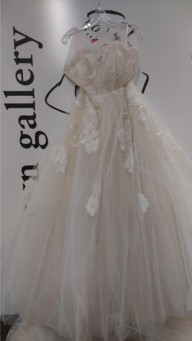 Ines Di Santo - Peony | The Gown Gallery
