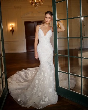 Amalia Carrara 390 #0 thumbnail