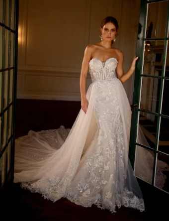 Amalia Carrara 395 #0 thumbnail