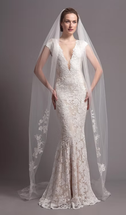 Olvi's - V7030 Veil | The Gown Gallery