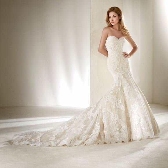 pronovias sample sale